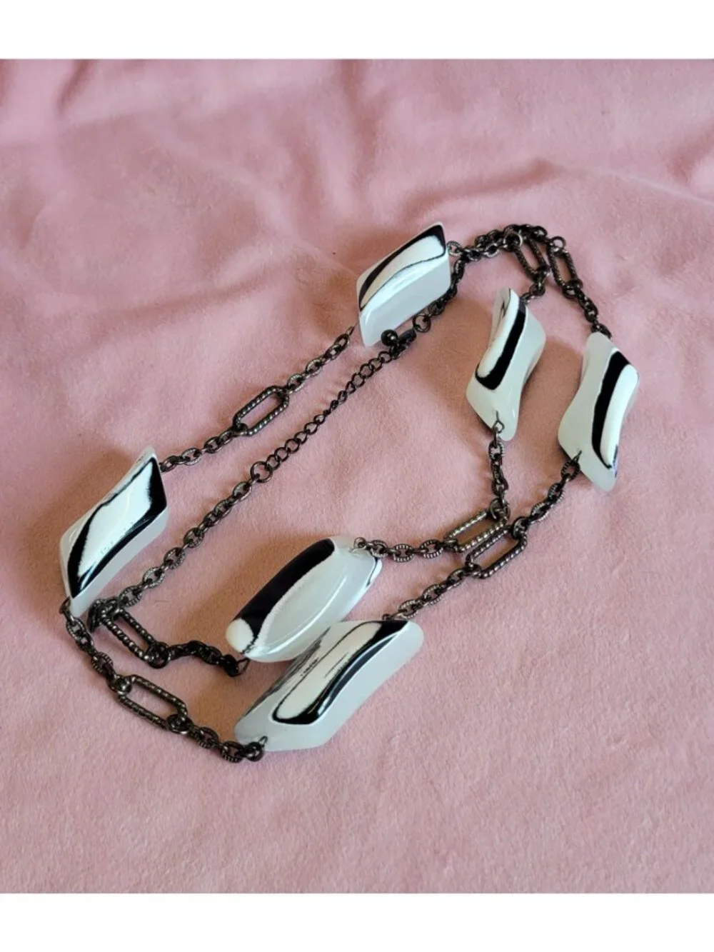 Vintage Look Black White Long Chain Cool Funky Costume Jewelry Necklace N1F